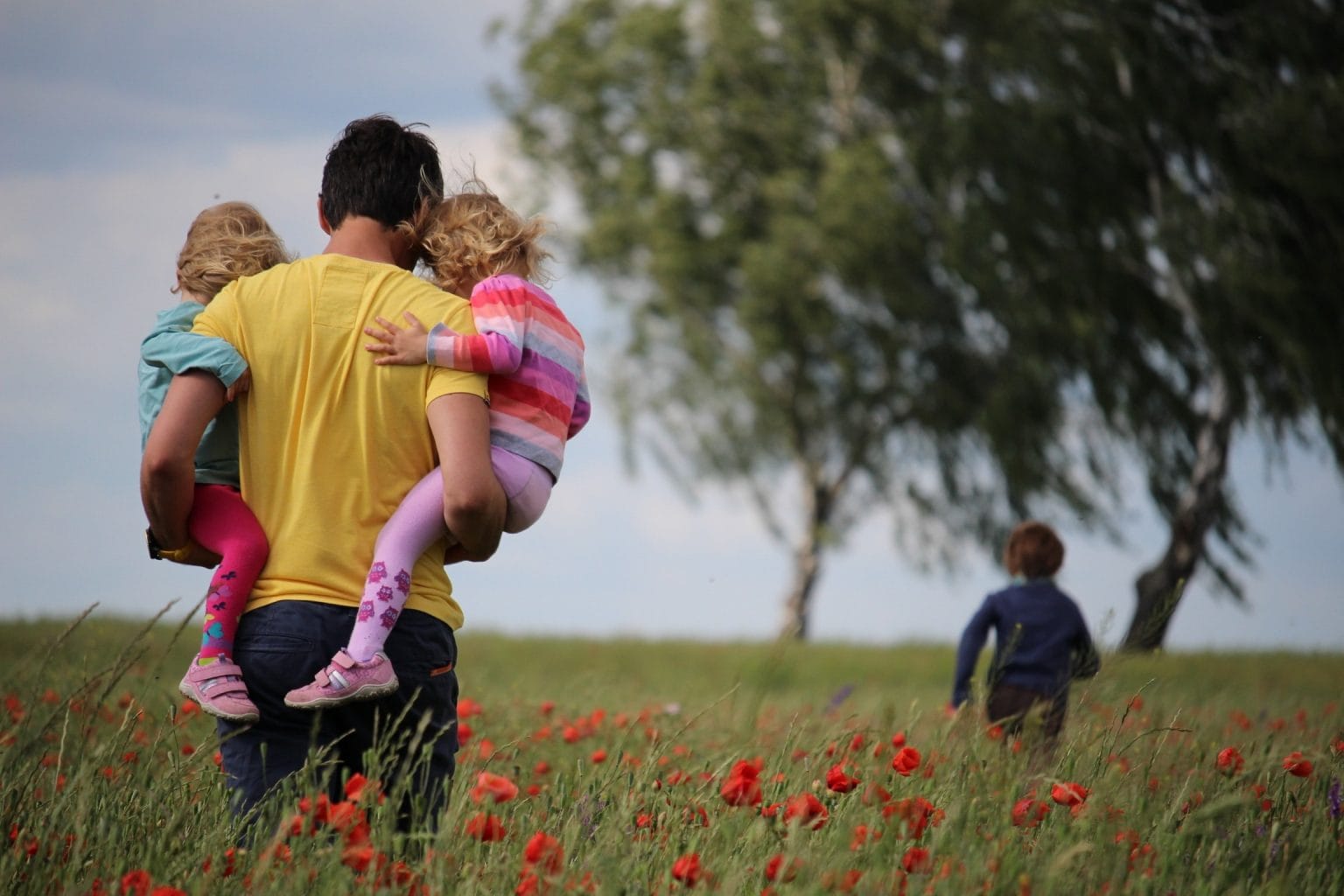 10 fun activities to celebrate Father’s Day in your backyard